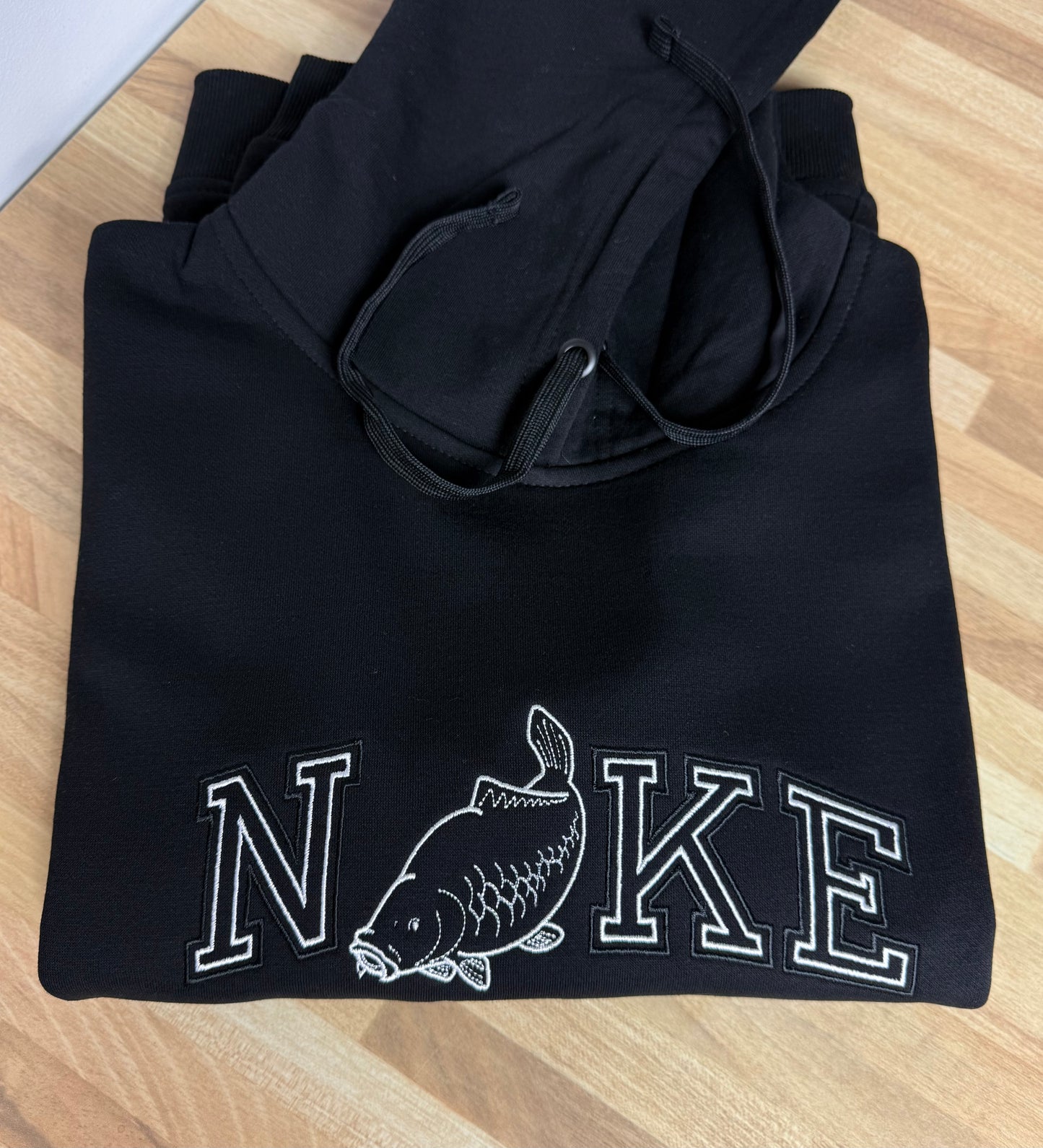 Bluza z haftem karpia