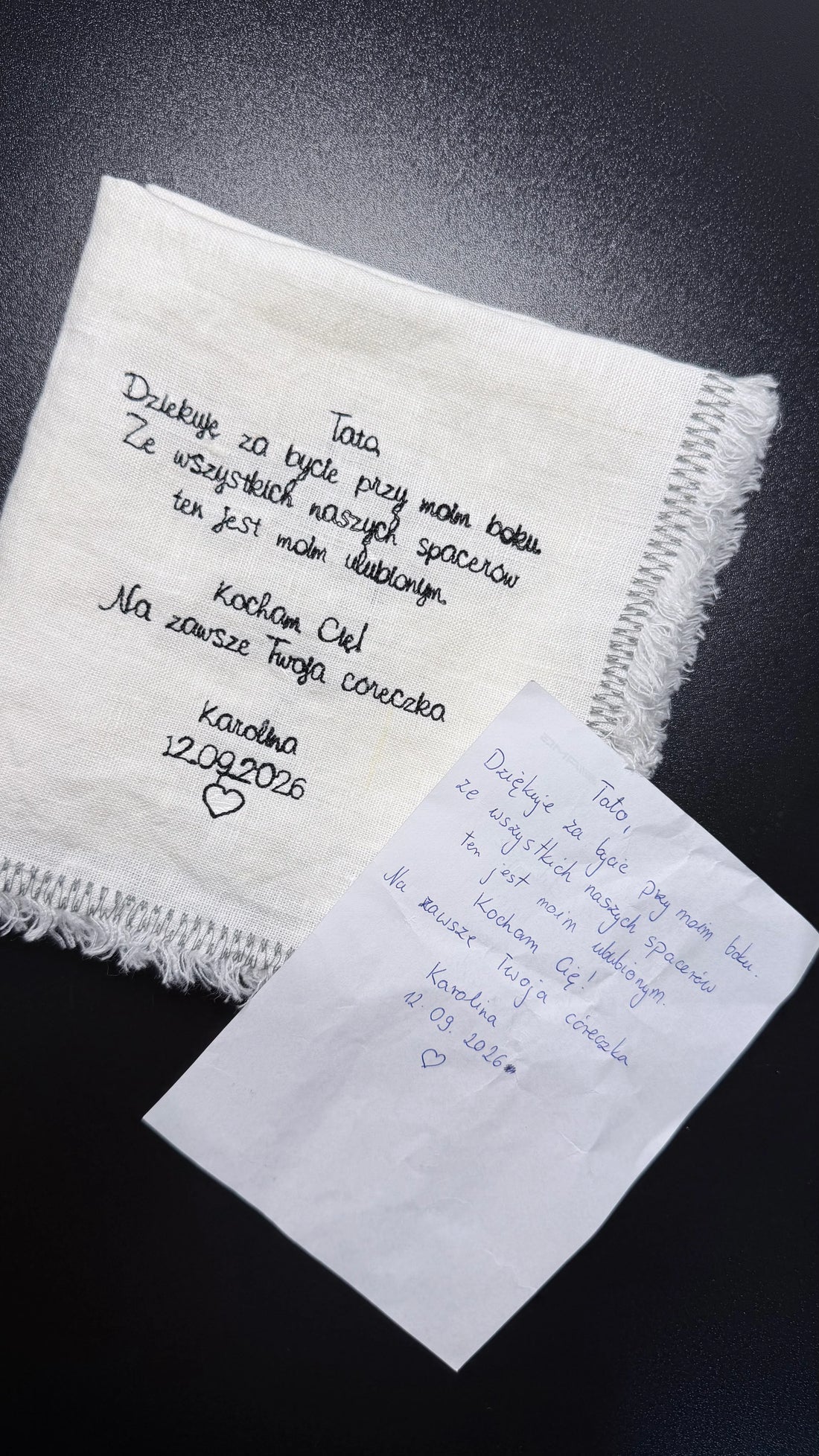 chusteczka ślubna z haftem jako prezent dla rodziców 