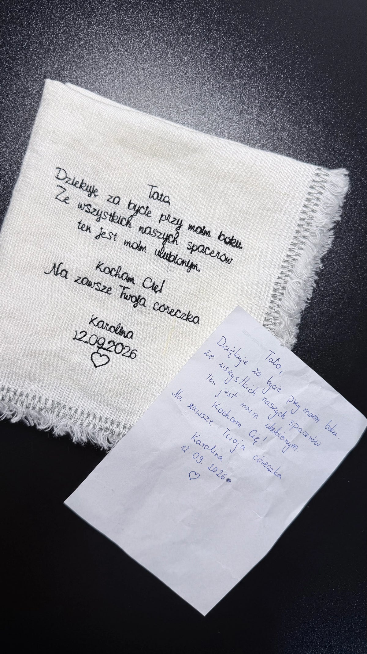 chusteczka ślubna z haftem jako prezent dla rodziców 