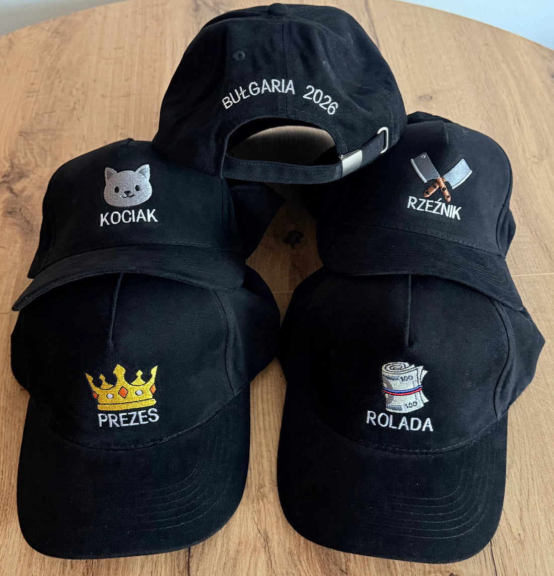 personalizowane czapki z haftami