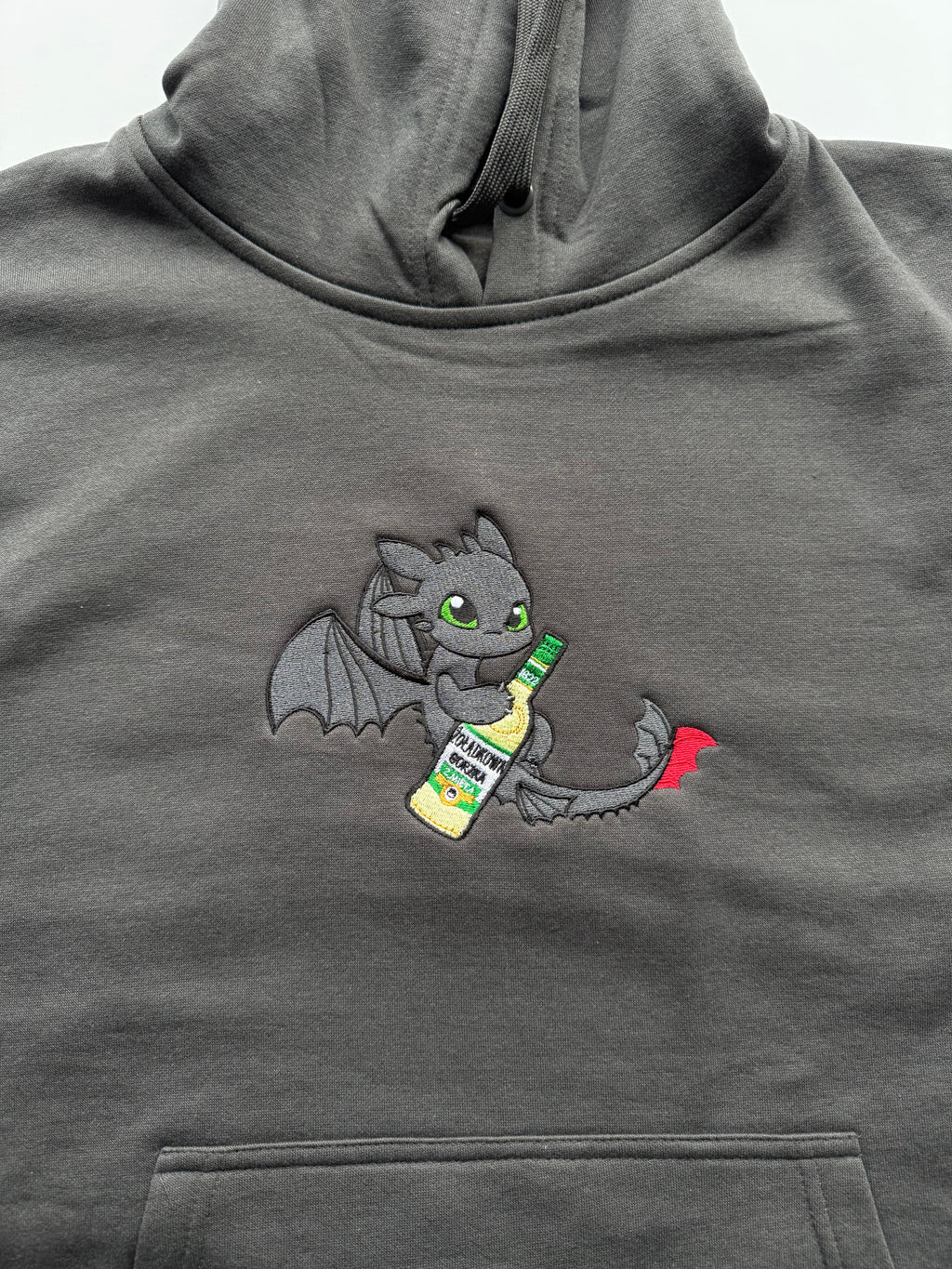 Bluza z haftem Furii z butelką - CustomClothes.pl