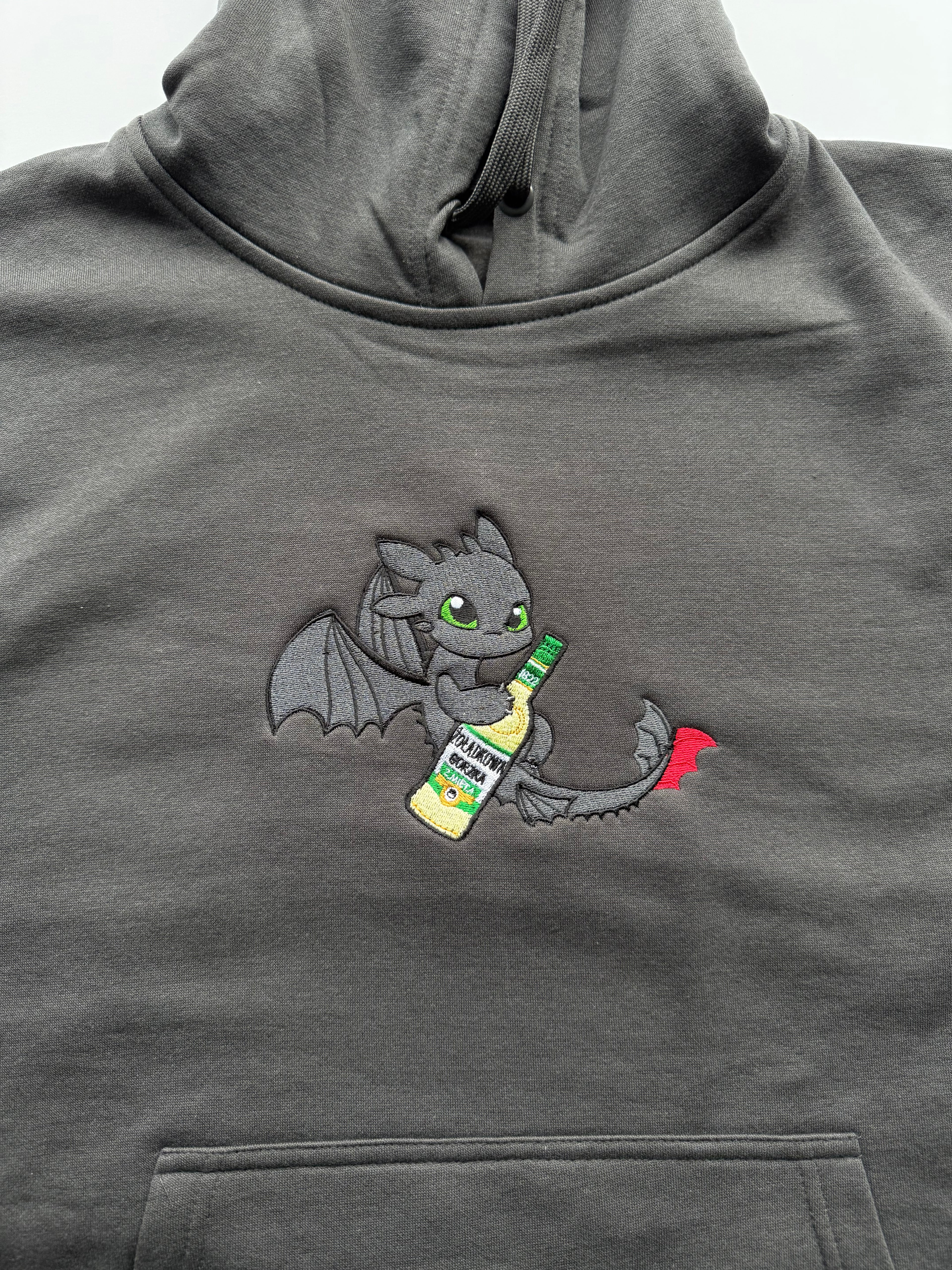 Bluza z haftem Furii z butelką - CustomClothes.pl