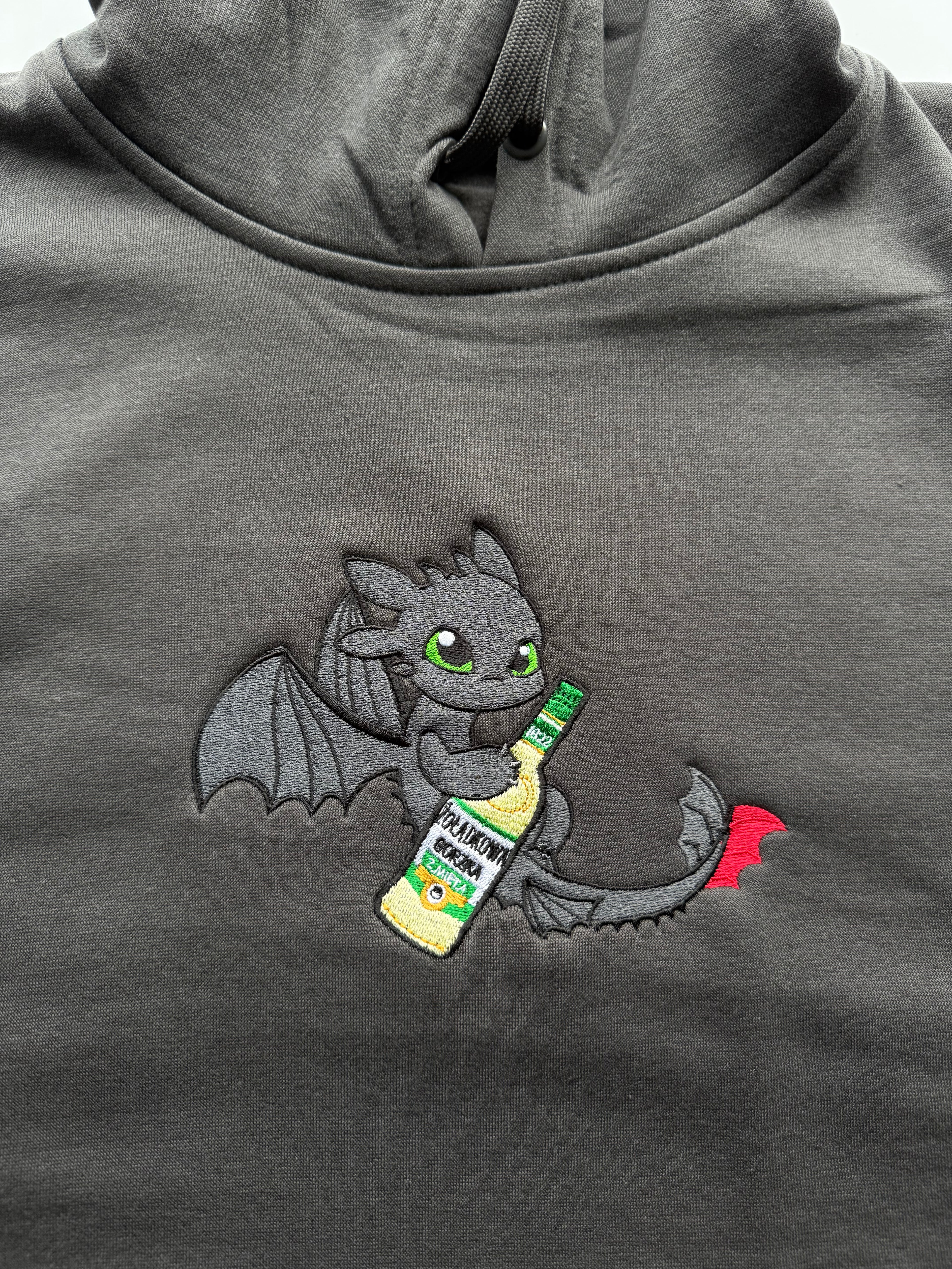 Bluza z haftem Furii z butelką - CustomClothes.pl