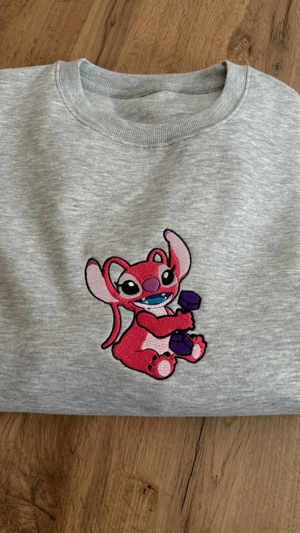 Bluza z haftem Angel z Hantlem - CustomClothes.pl