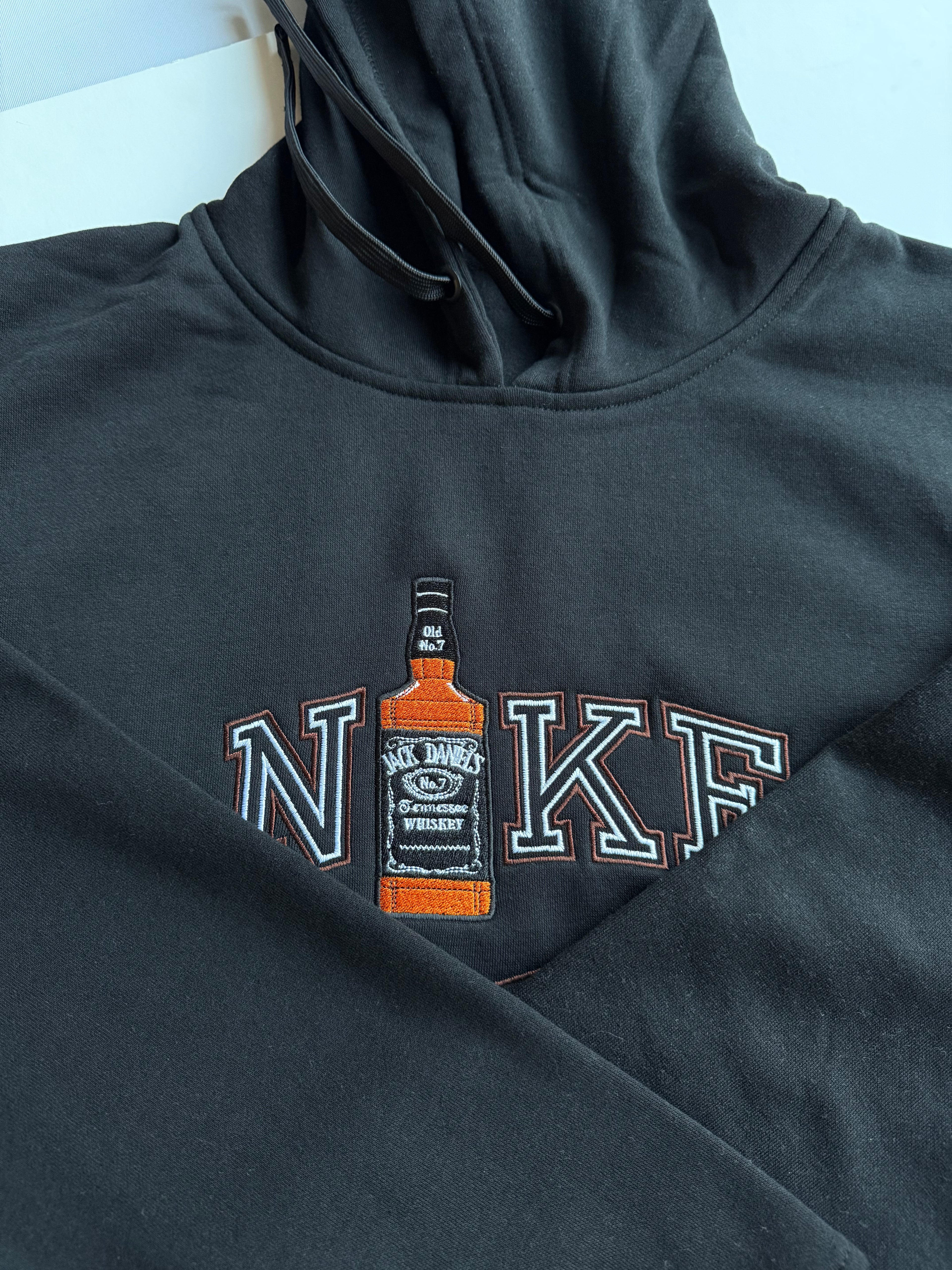 Bluza z haftem butelki Jack Daniels - CustomClothes.pl