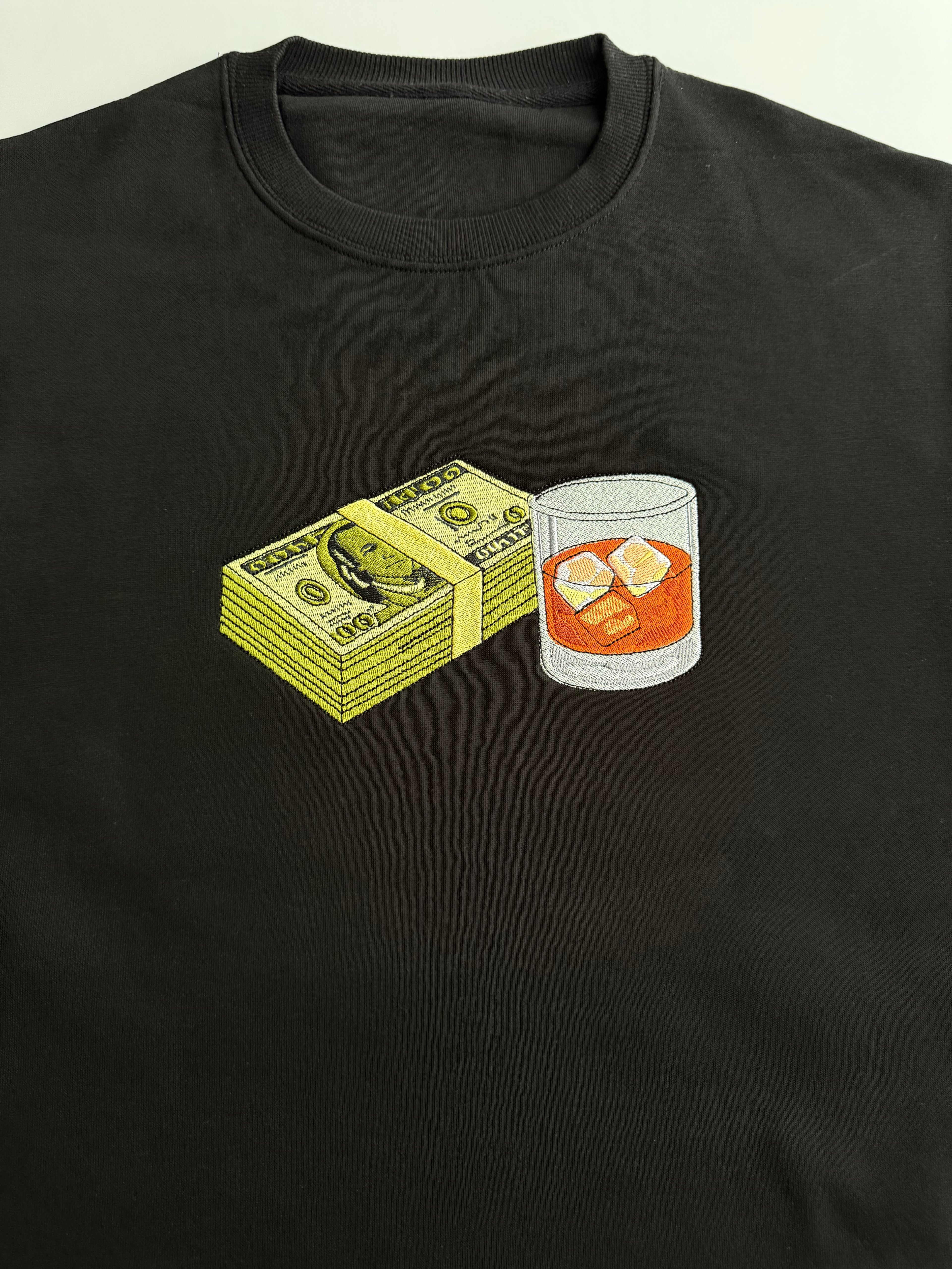 Bluza z haftem Banknotów i Szklanki - CustomClothes.pl