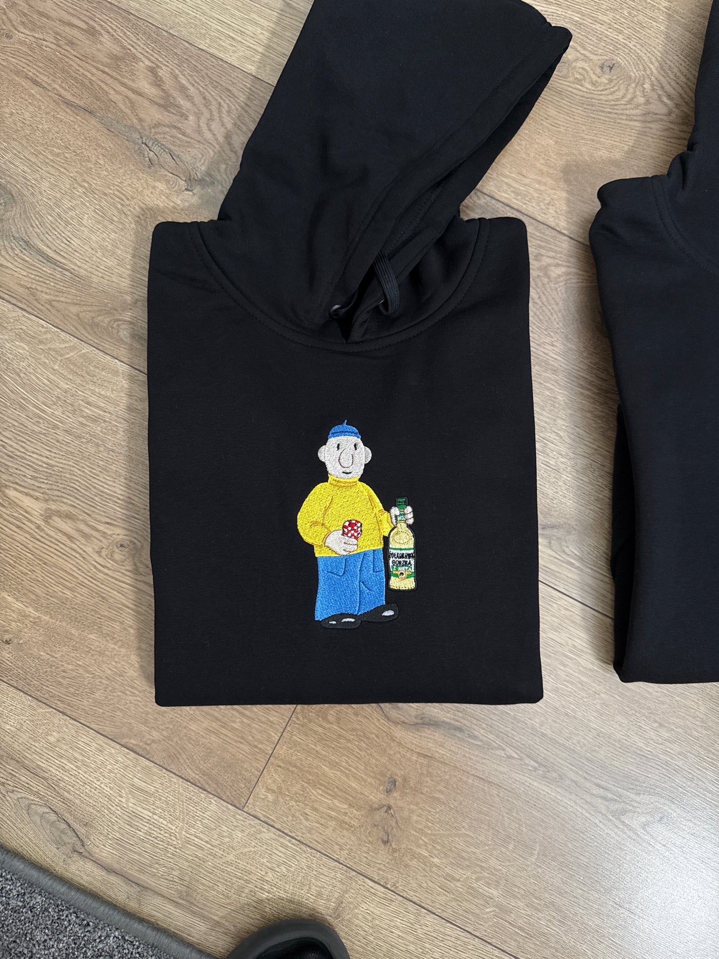 Bluza z haftem Sąsiada z butelką