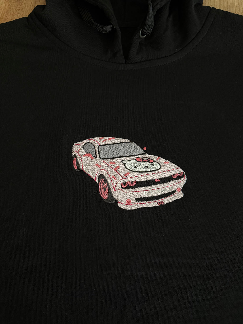 Bluza z haftem Hello Kitty Dodge - CustomClothes.pl