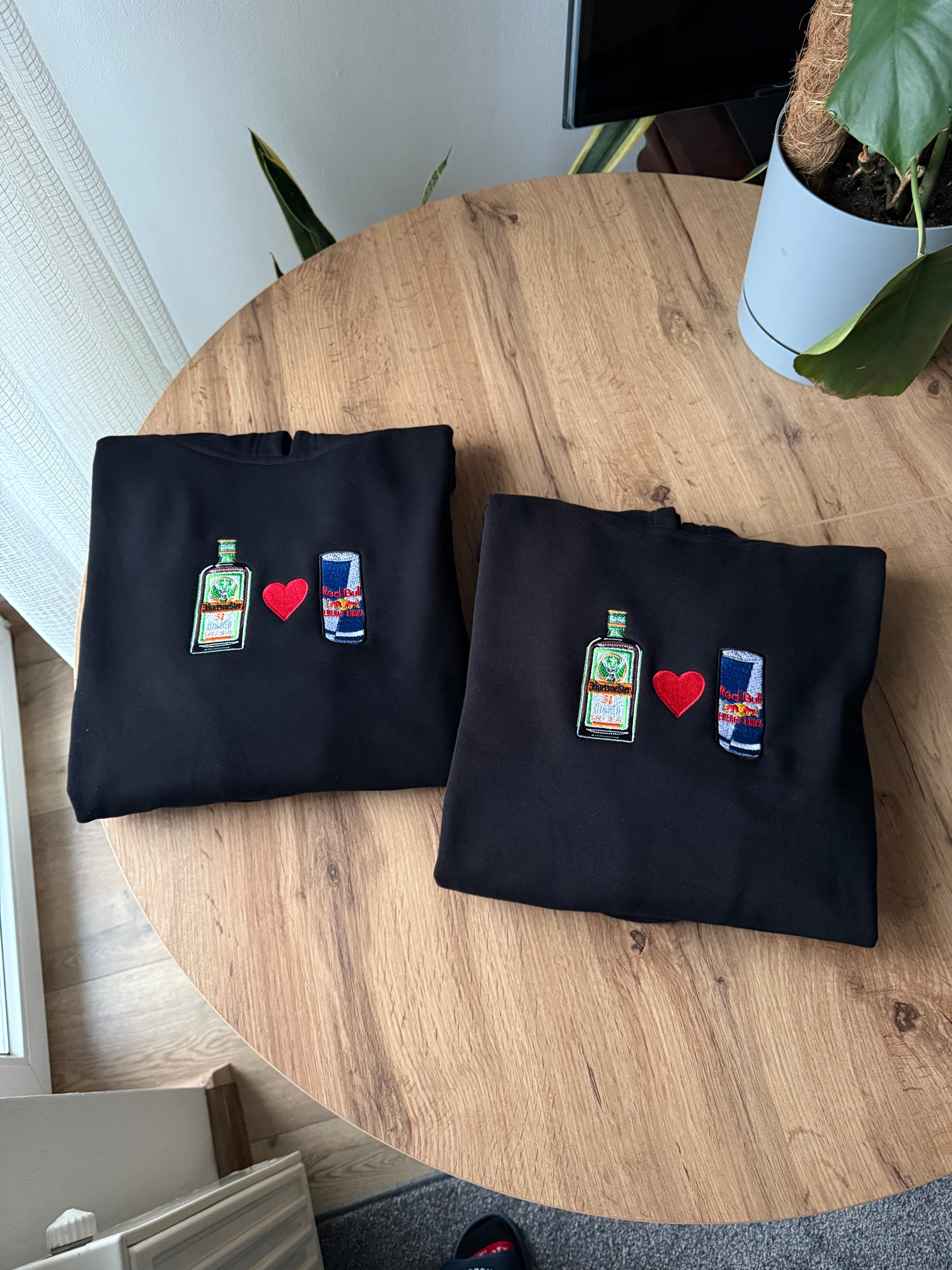 Bluza z haftem Jagera i Redbulla - CustomClothes.pl