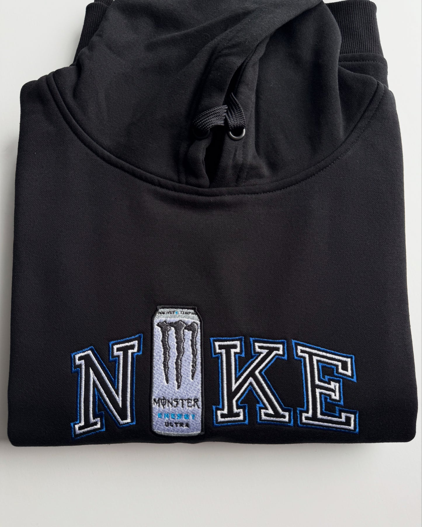 Bluza z haftem z Monstera