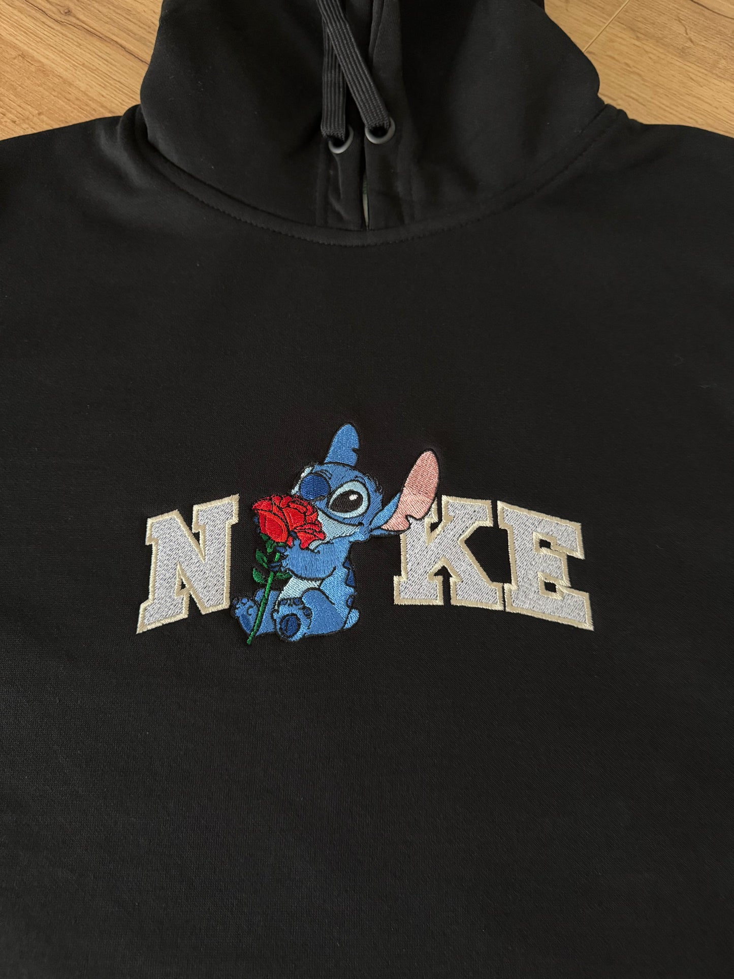 Bluza z haftem Stitcha z różą