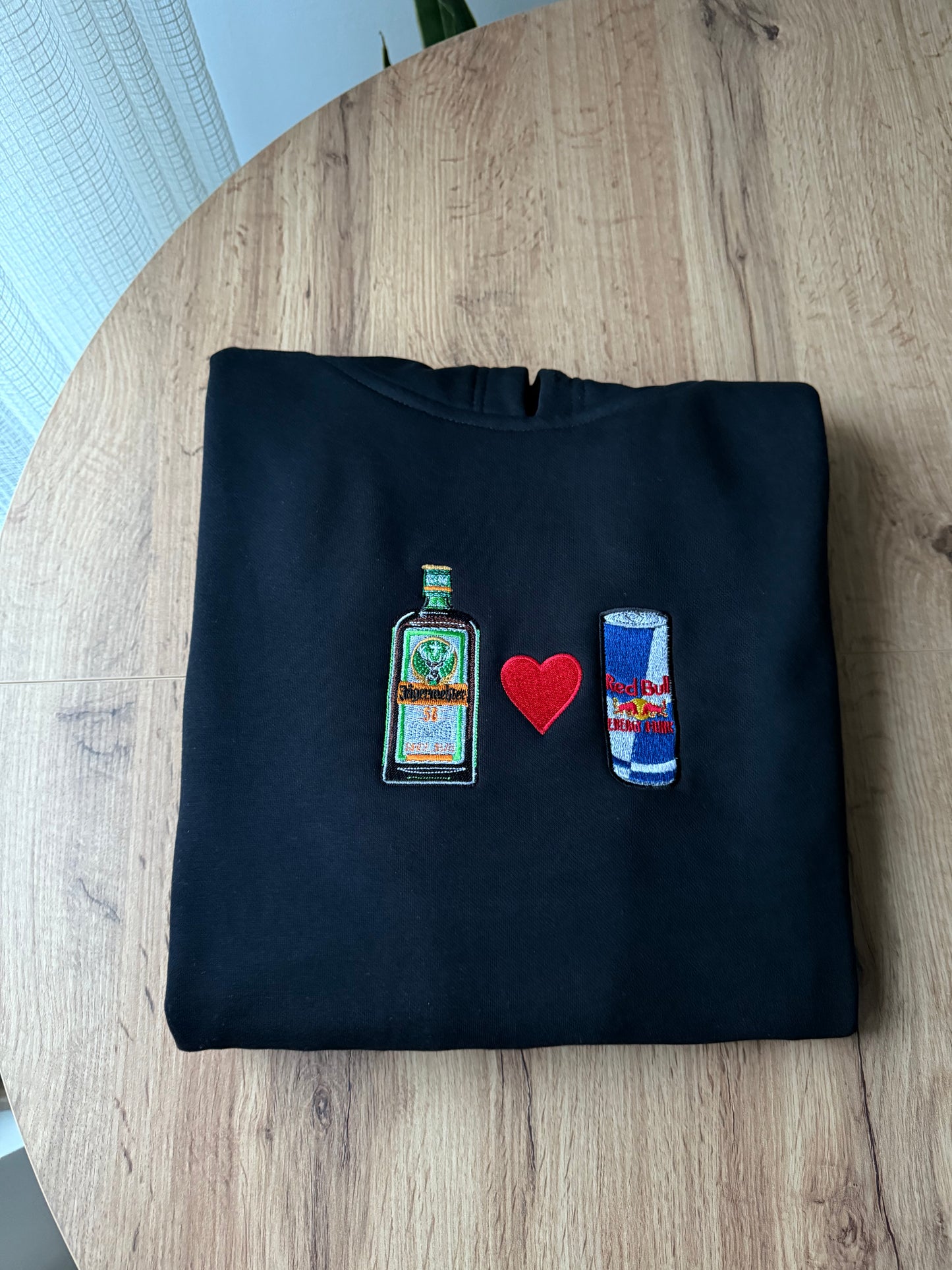 Bluza z haftem Jagera i Redbulla