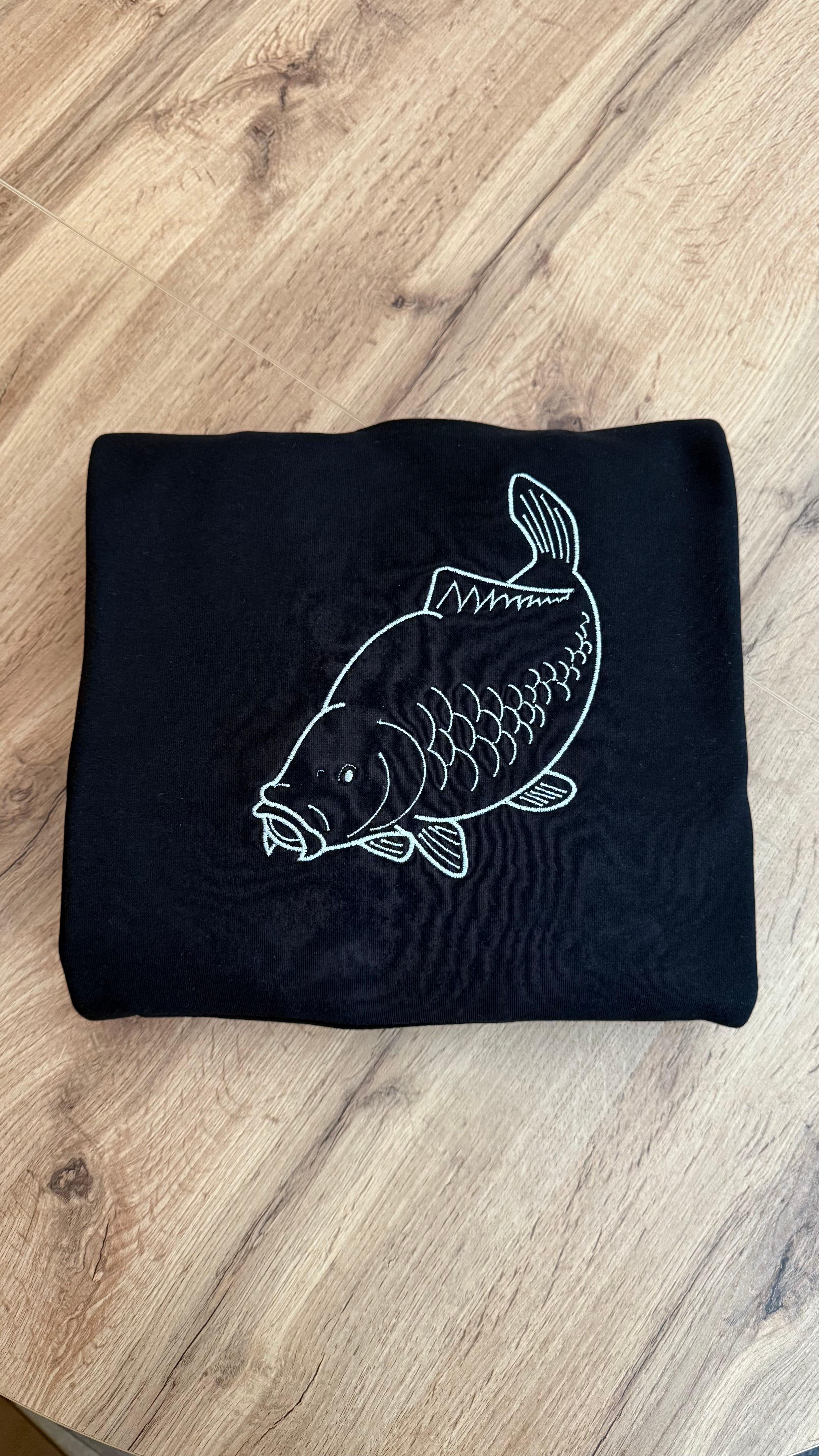 Bluza z haftem Dużego Karpia - CustomClothes.pl