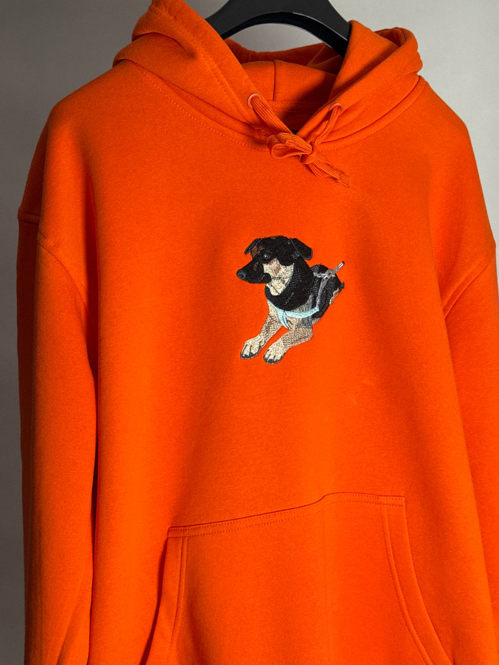 Personalizowana bluza z haftem twojego pupila - CustomClothes.pl