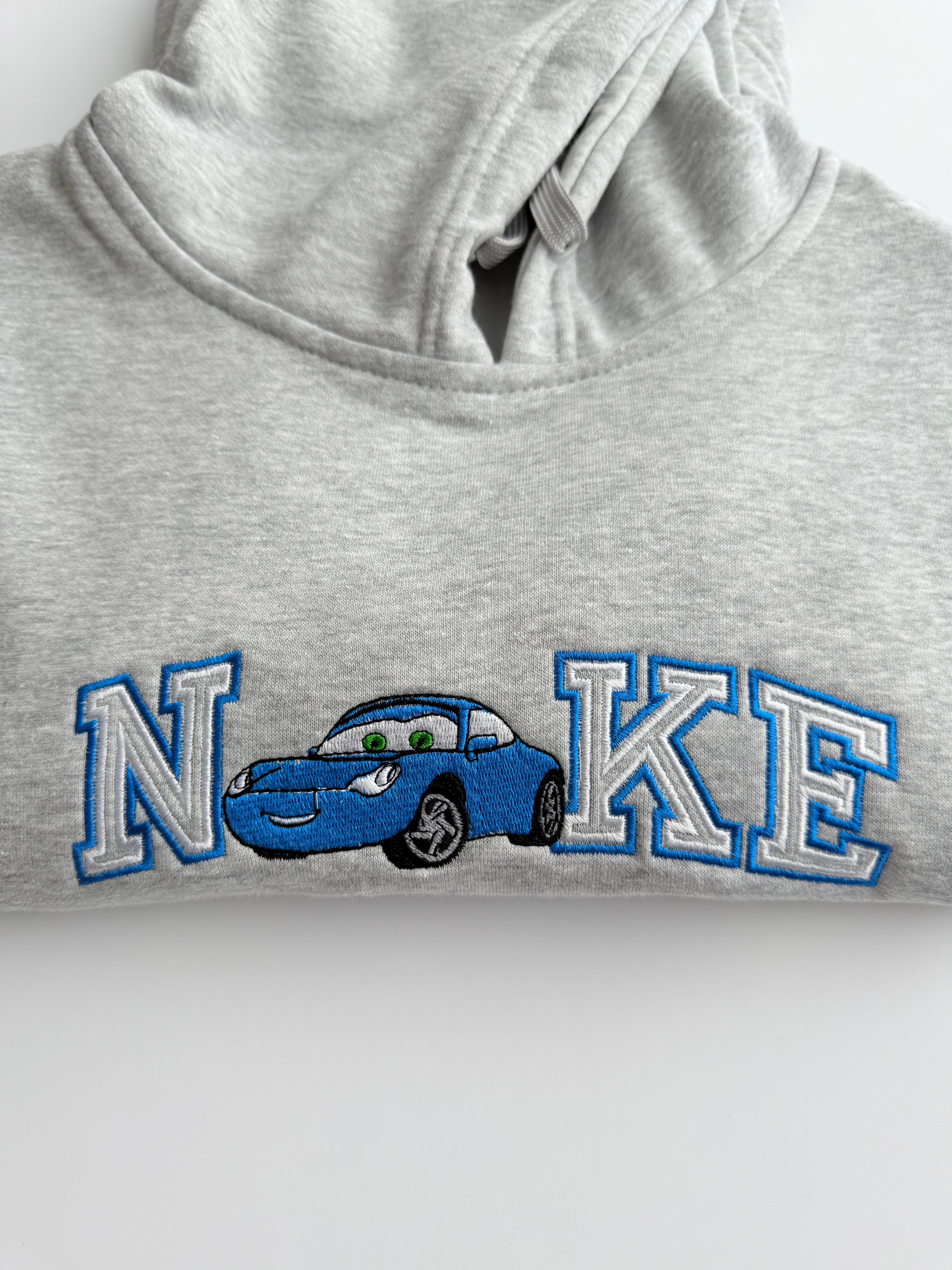 Bluza z haftem Sally - CustomClothes.pl