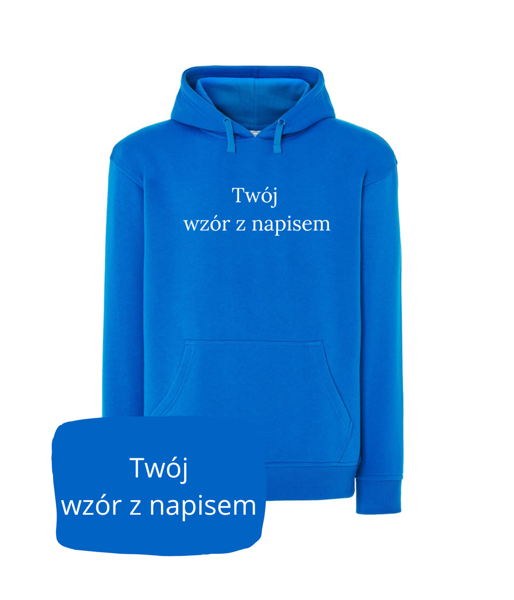 Personalizowana bluza z kapturem od CustomClothes.pl z napisem i haftem z własnego zdjęcia, casualowy i wygodny design.
