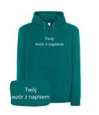 Personalizowana bluza z kapturem od CustomClothes.pl z napisem i haftem z własnego zdjęcia, wygodny i unikalny design.