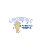 Zbliżenie na haft 'Confidence is my favorite accessory' - haft komputerowy na różowej koszulce.