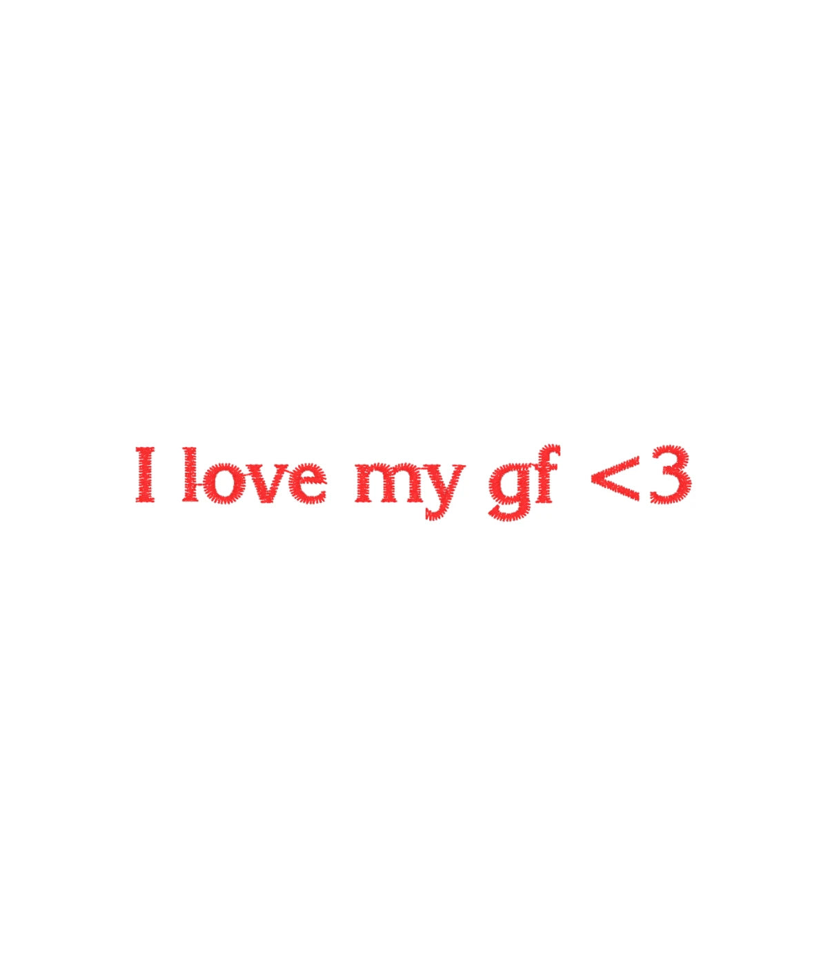 Zbliżenie na haft 'I love my gf <3' - haft komputerowy na koszulce, idealny prezent dla chłopaka od dziewczyny.