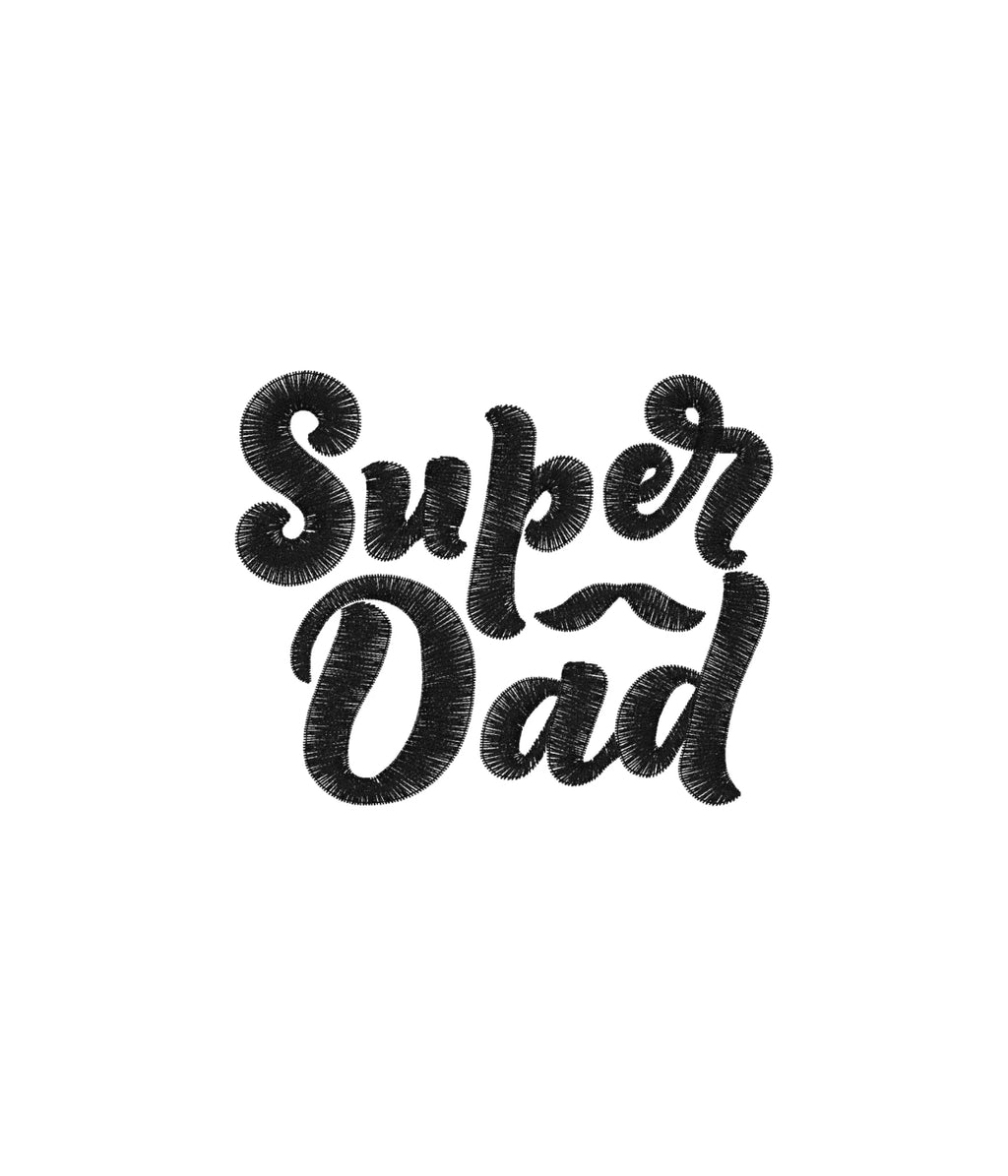 Zbliżenie na czarny haft Super Dad - haft komputerowy na bluzie, idealny prezent dla taty.