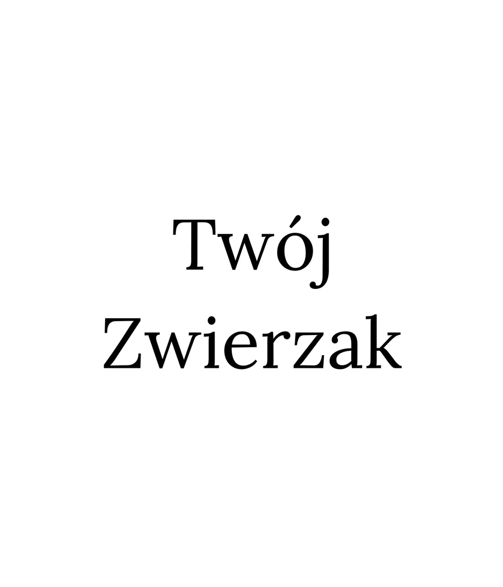Zbliżenie na haft 'Twój Zwierzak' - haft komputerowy na białej koszulce, oryginalny prezent z haftem