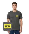 Koszulka z haftem Ask Your Mom w kolorze szarym - oryginalny prezent dla niej z haftem komputerowym, noszone przez modela