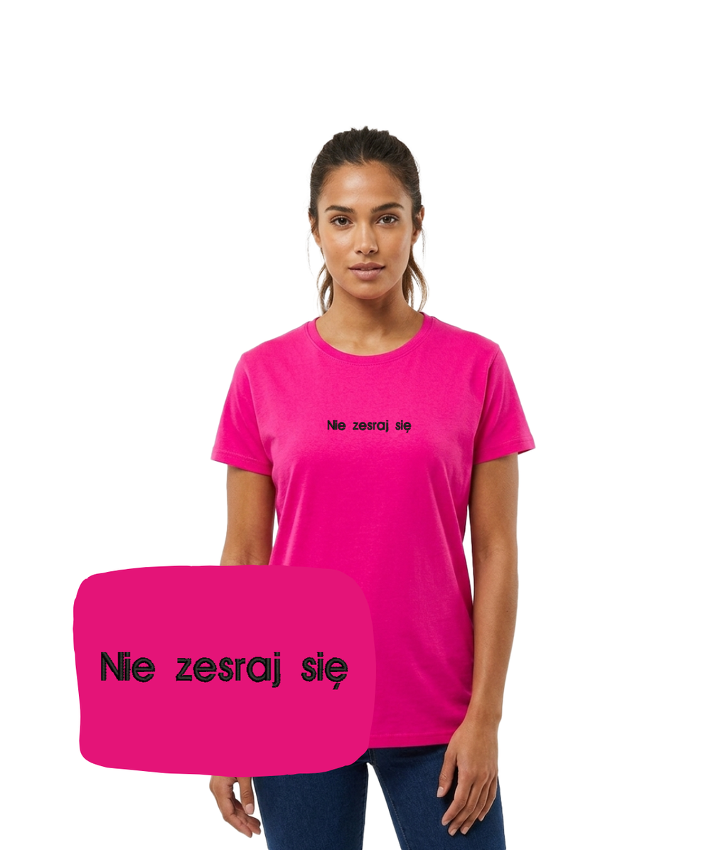 Pink T-shirt with embroidered "Nie zesraj się" slogan by CustomClothes.pl, casual fit and comfortable fabric.